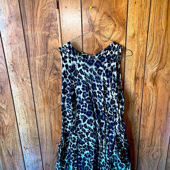 Backless cut V Sundress dress - Picture 2 of 3